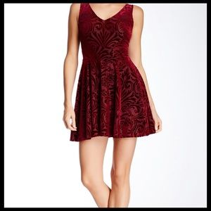 Love...ady sleeveless velvet burnout dress Size: L